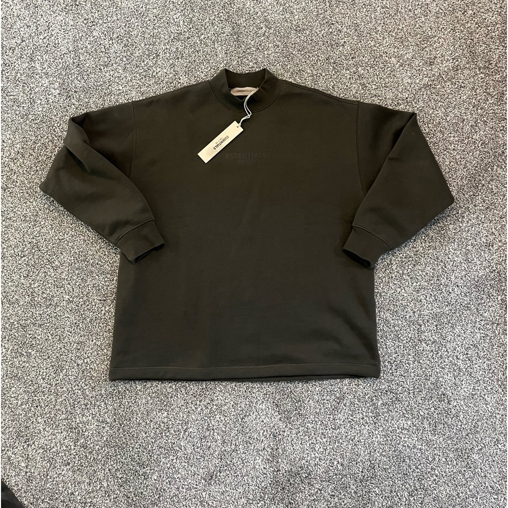 NWT ESSENTIALS CREWNECK IN BLACK SIZE XS OVERSIZED